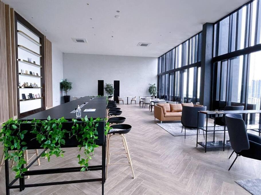 Apartment Beacon Executive #georgetown #infinitypool #15 George Town